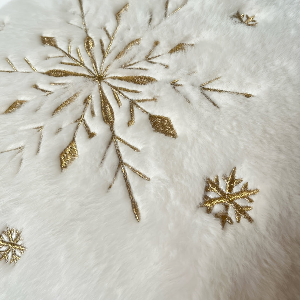 “Golden Frost” – 17-Inch Round Christmas Snowflake Pillow Cove