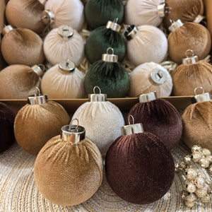 “Sparkle & Cheer” – Creative Glitter Christmas Ball Ornaments