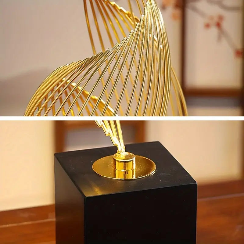 Golden Lines – Modern Wire Art Sculpture