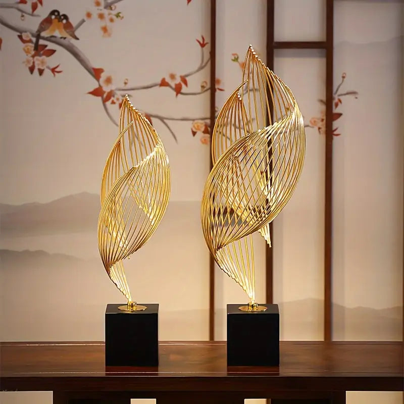 Golden Lines – Modern Wire Art Sculpture