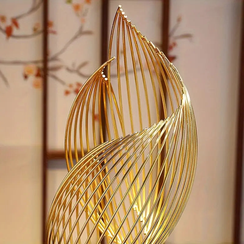 Golden Lines – Modern Wire Art Sculpture